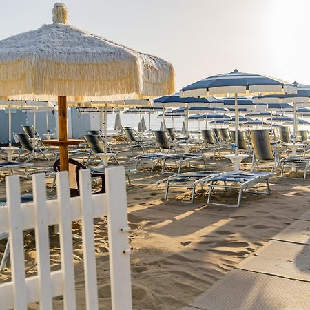 Hotel Joli Alba Adriatica Exterior foto